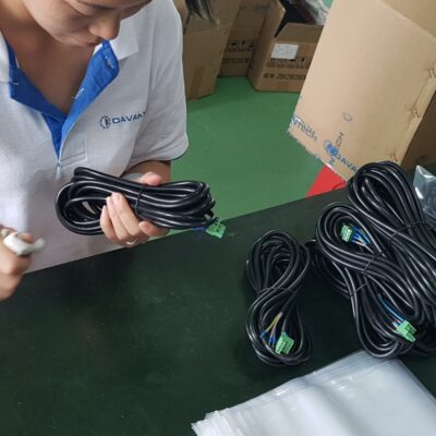 Elektrische kabels laten produceren door Belgen in China