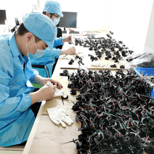 Samenbouwen van mechanische en elektronische producten in China
